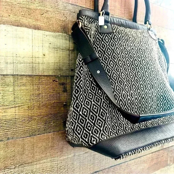 NWOT Huipil Guatemalan With Vegan Leather Bag - Picture 4 of 9